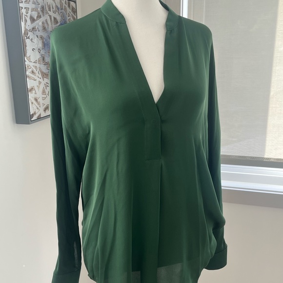 COPY - VINCE Brand Green Blouse - Picture 1 of 4